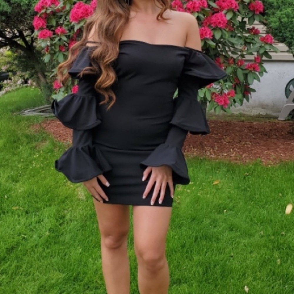 Black Flair Sleeve - Mini Dress